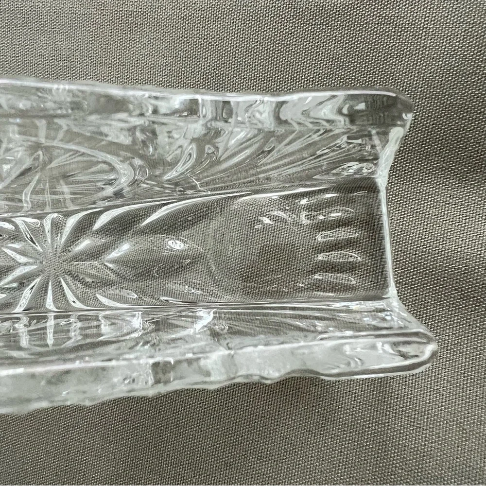 Vintage American Cut Clear Glass Pinwheel Cut Pattern Napkin Holder EXCELLENT